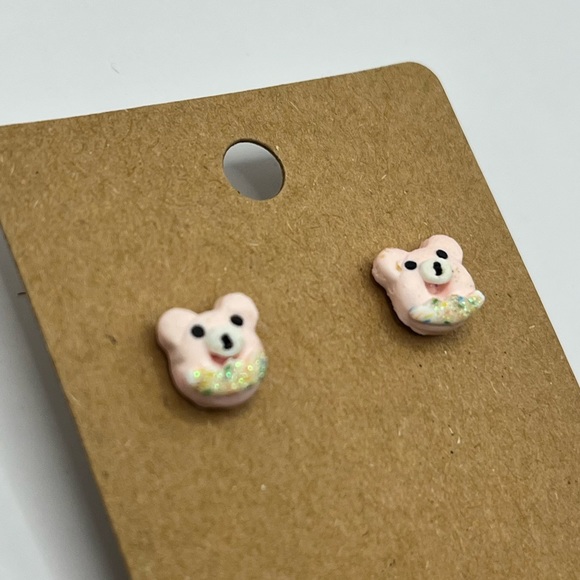 Baby pink donut bear stud earrings - Picture 2 of 3